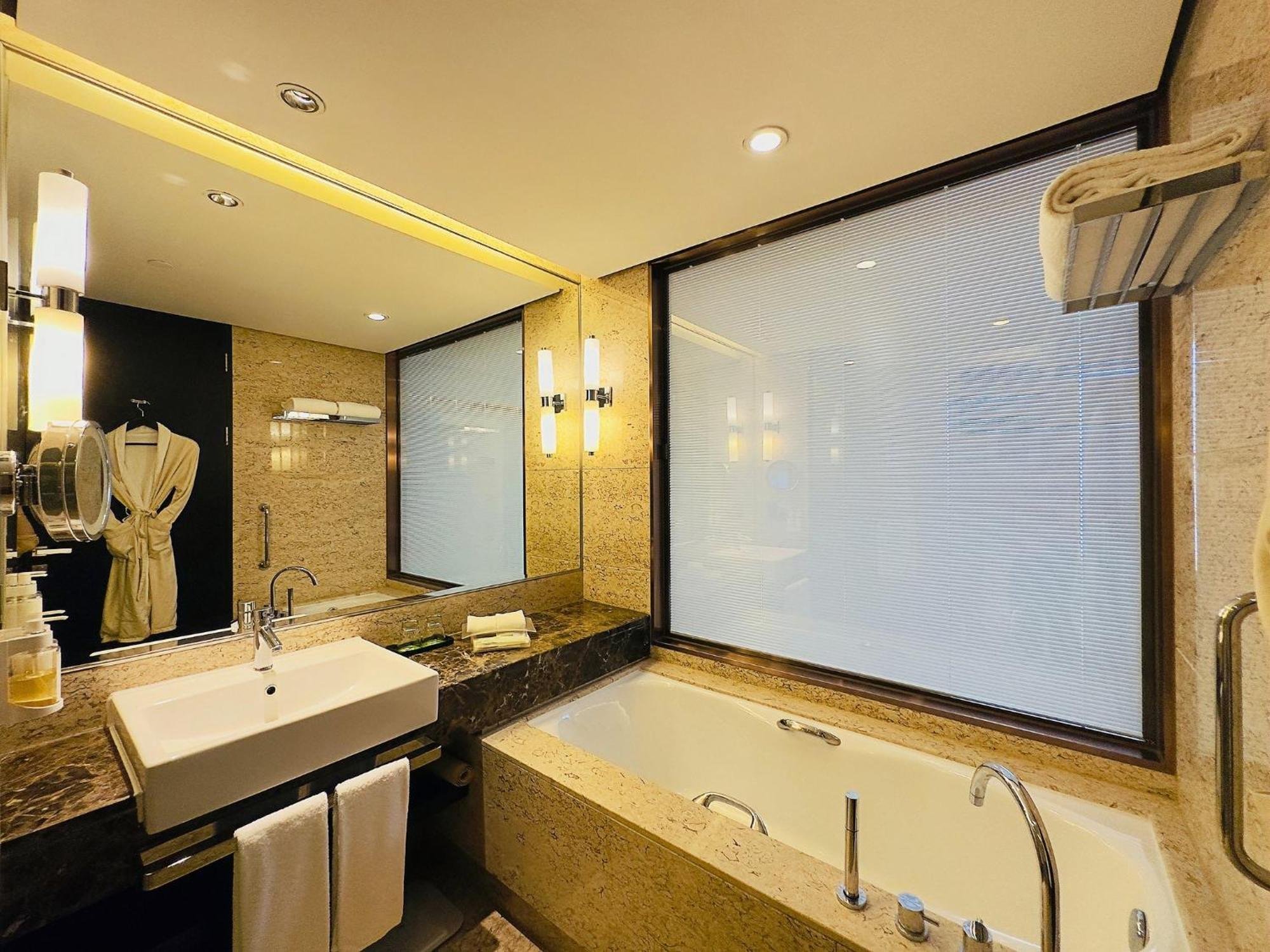 Holiday Inn Nantong Oasis International By Ihg Exterior photo